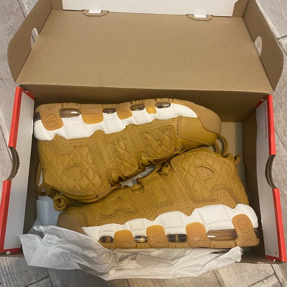NIKE women’s Nike air more UPTEMPO size 7 (Box included) - Picture 4 of 6